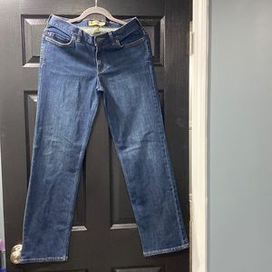 Woman’s Carhartt original fit straight leg size 6.